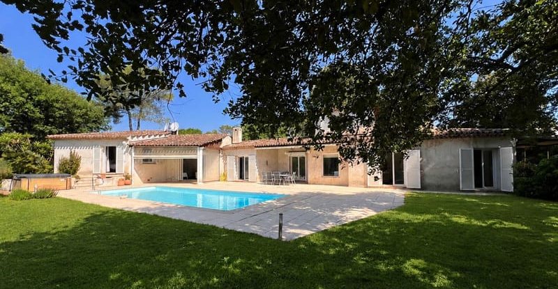 Maison à vendre à Roquefort-les-Pins